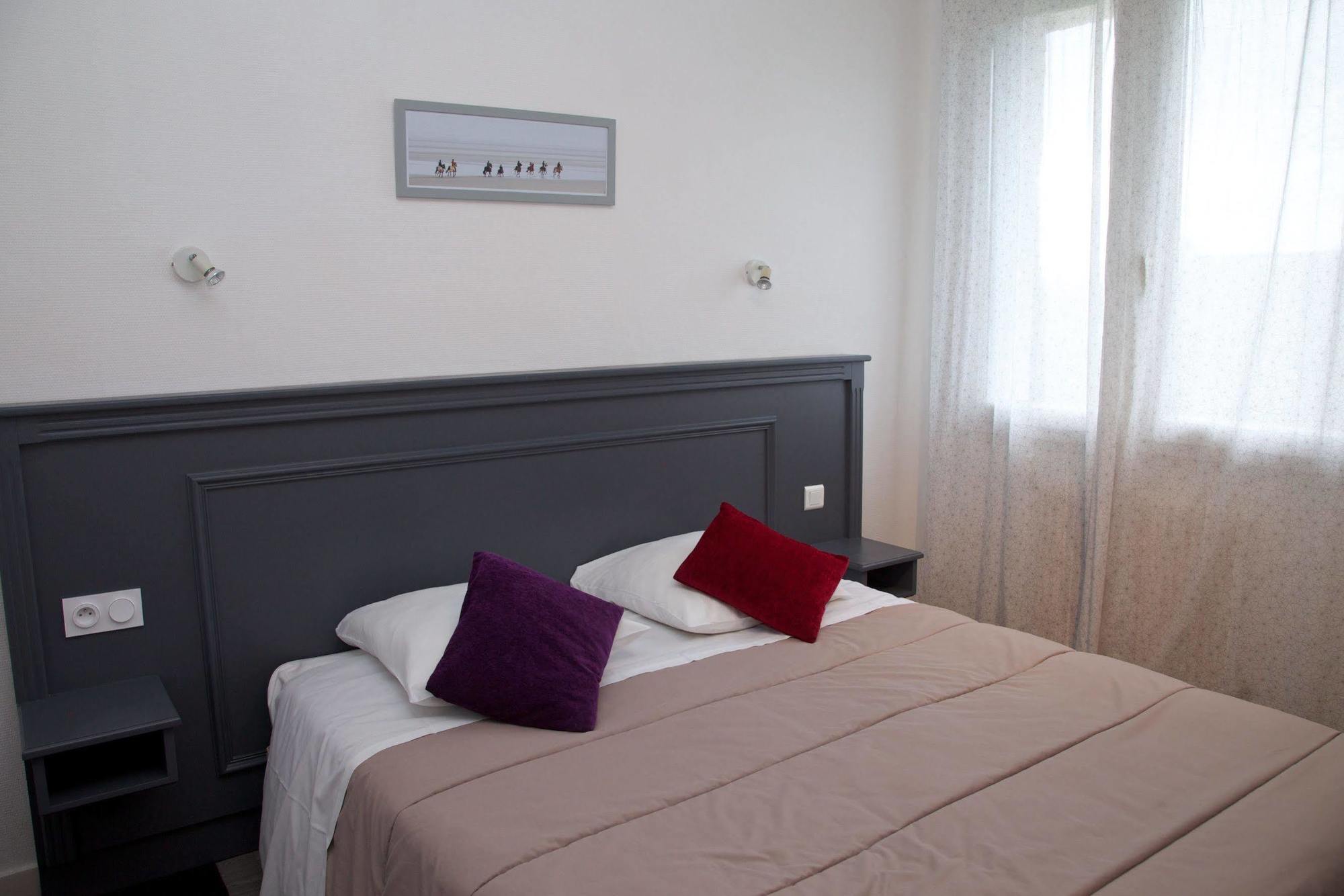 Cozy Hôtel Logis Morlaix Plouigneau Exterior foto